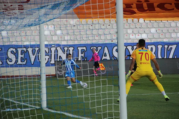 Süper Lig 8. hafta karşılaşması | Erzurumspor 1-1 Göztepe MAÇ SONUCU - 3