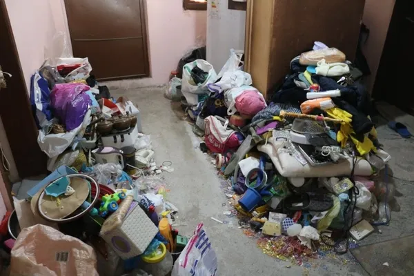 1680511177146.jpg Annesi ölünce hayatı altüst oldu! Bursa'da çöp evde yaşayan adamın içler acısı hali yürek burktu - 4