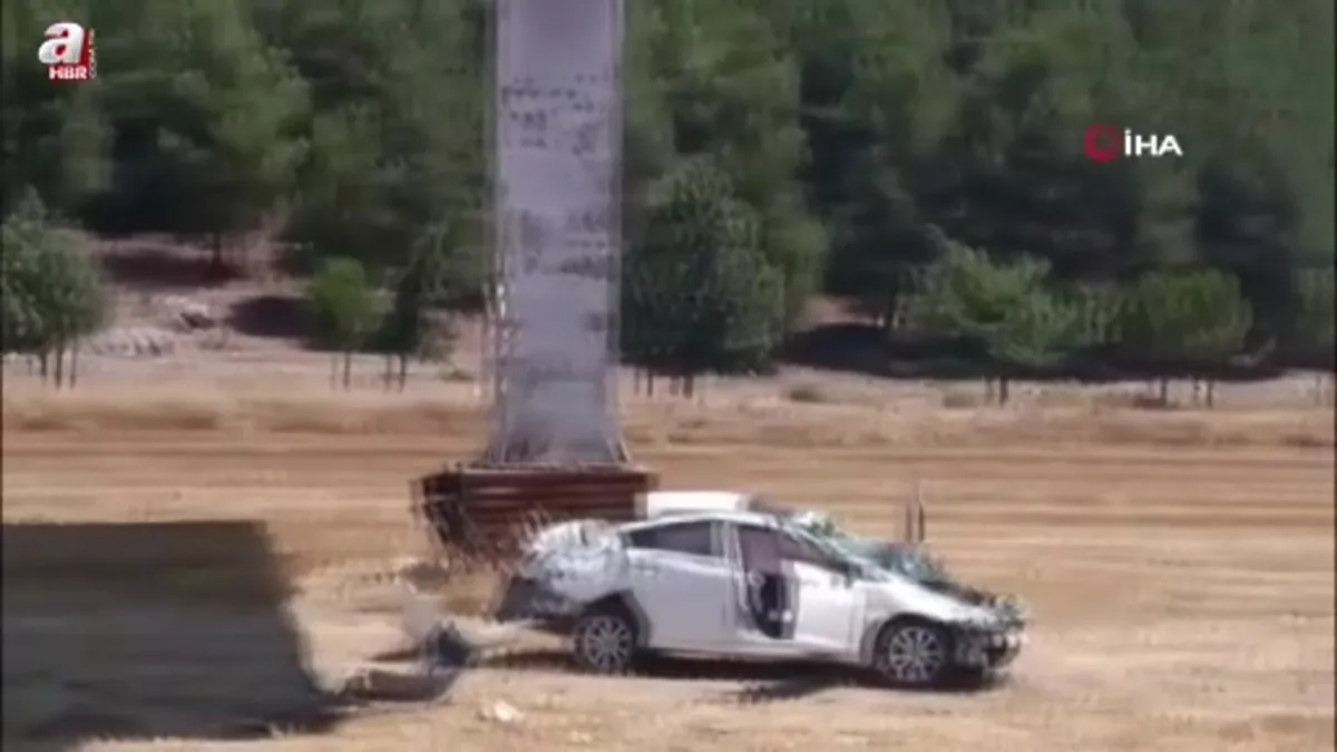 Sollamak istediği otobüse çarpıp tarlaya uçtu: 1’i ağır 3 yaralı