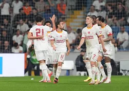 Galatasaray Sporting Lizbon maçı için Portekiz'e gitti: Sarı-kırmızlılarda 4 önemli isim kafilede yer almadı