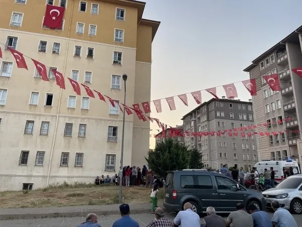 turkiye-kahraman-sehitlerine-agliyor-aci-detay-yurekleri-dagladi-amcasi-da-pancarkoy-faciasinda-sehit-olmus-1691664444932.jpg Türkiye kahraman şehitlerine ağlıyor! Acı detay yürekleri dağladı: Amcası da Pancarköy faciasında şehit olmuş! - 4