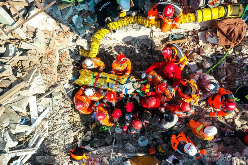 Depremin 8. gününde umudun kalbi bu noktalarda atıyor! Derya Akdoğan enkazdan sağ çıkarıldı 14