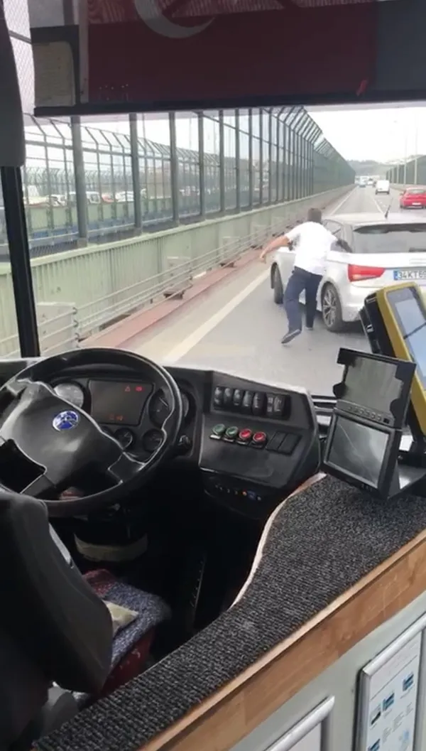İETT aracında dehşet anları! Silah çekip şoförü tehdit etti - 3