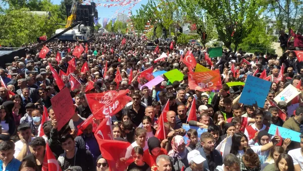 ekrem-imamoglu-adiyamanda-terorden-tutuklu-selahattin-demirtasa-selam-cakti-onun-adaletini-diliyoruz-1683152305619.jpg Ekrem İmamoğlu Adıyaman'da terörden tutuklu Selahattin Demirtaş’a selam çaktı: Onun adaletini diliyoruz - 5
