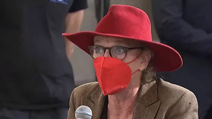 Son dakika: Miçotakis’e sorduğu soru sonrası tehdit alan Hollandalı gazeteci Yunanistan’ı terk etmek zorunda kaldı! Türkiye’den sert tepki