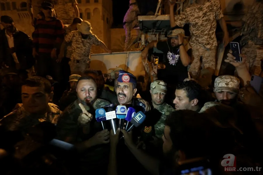 Vatiyye Askeri Hava Üssü’nde imha edilen Pantsir Trablus’ta sergilendi! "Lider Erdoğan’a selam olsun" 4