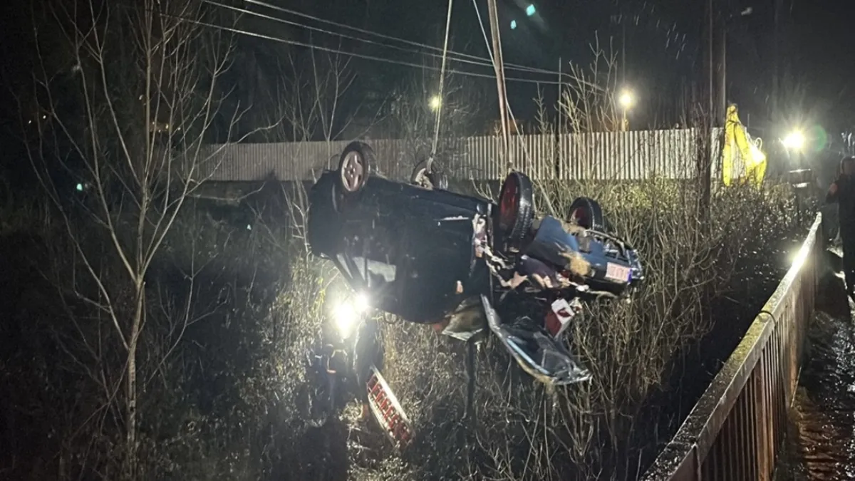 Kocaeli'de feci kaza! Otomobil çaya uçtu: 2 ölü