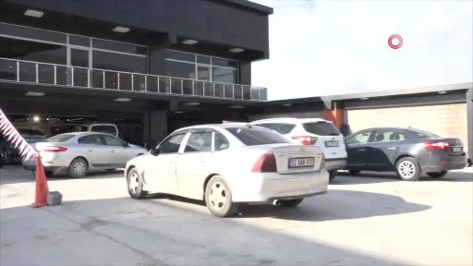 Erciş’teki oto lastikçilerde yoğunluk