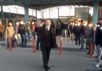İstanbul’da İETT durağında otobüs isyanı