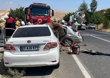 Şanlıurfa'da iki otomobil çarpıştı: 1 ölü 5 yaralı