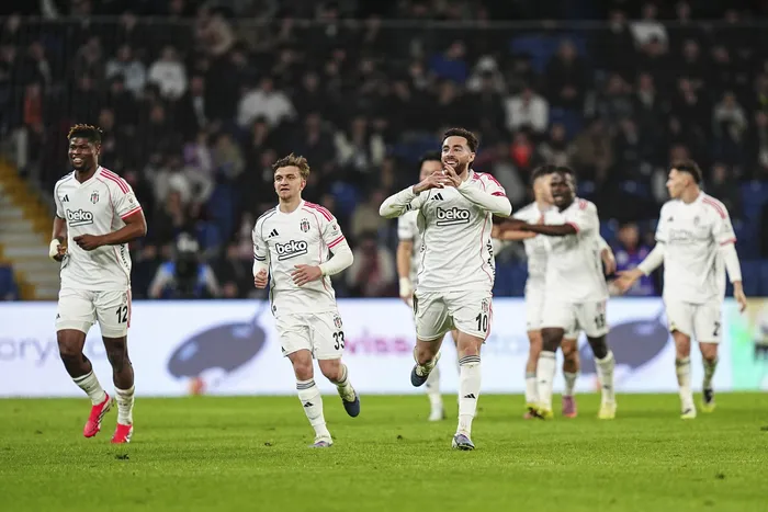 besiktas-uzatmalarda-hayat-buldu-kartal-deplasmanda-hata-yapmadi-1771182867306.jpg Beşiktaş uzatmalarda hayat buldu! Kartal deplasmanda hata yapmadı - 9