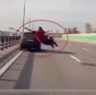 Korkunç anlar! Lüks aracını kenara çekip…