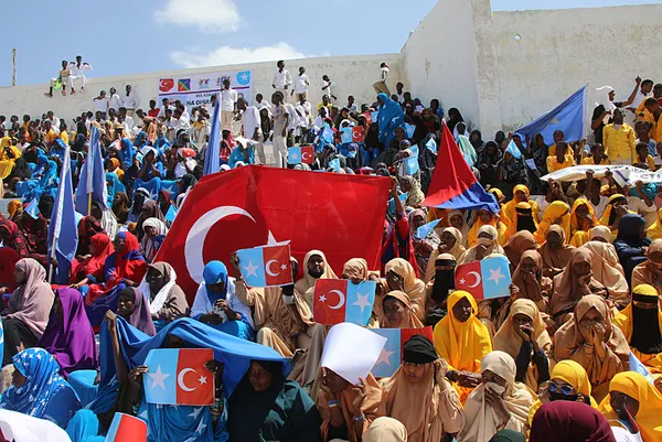 Somali’de Türkiye coşkusu! Anlaşma imzalandı halk sokaklara döküldü: Başkan Erdoğan’ın posterleri açıldı