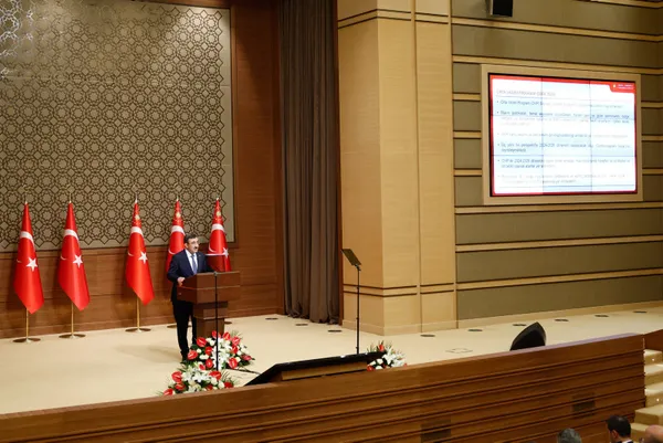Cumhurbaşkanı Yardımcısı Cevdet Yılmaz'dan emekli maaşına zam açıklaması: Dengeleyici bir çalışmayı dikkate alabiliriz - 3