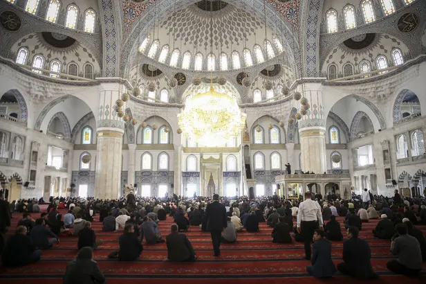 cuma-hutbesi-29-nisan-2022-diyanet-bu-haftaki-cuma-hutbesi-konusu-nedir-arapca-ve-turkce-tam-metni-1651127601447.jpg Cuma hutbesi 29 Nisan 2022: Diyanet bu haftaki Cuma hutbesi konusu nedir? Arapça ve Türkçe tam metni! - 4