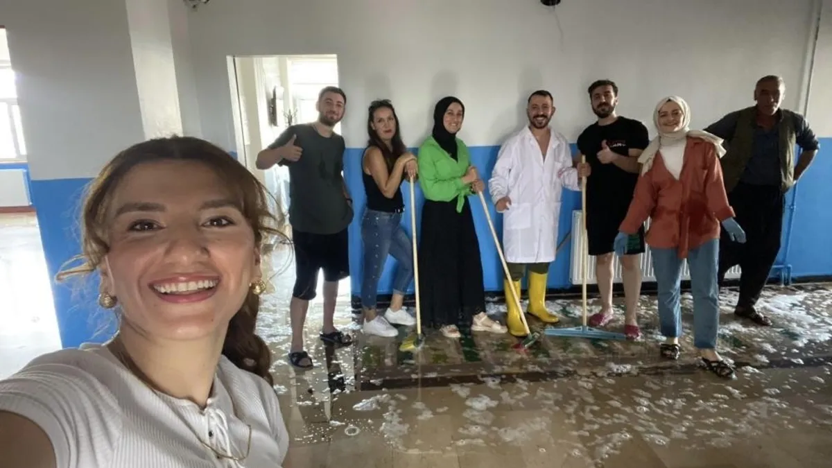 Dicle’de öğretmenler görev yaptıkları okulu temizledi