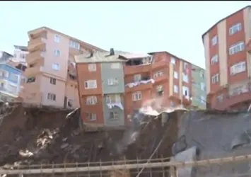 Kağıthane'de feci olay! 4 katlı bina çöktü