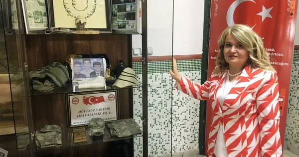 konyada-okulda-sehitlik-kosesi-cocuklar-sehitlerin-emanetlerine-sahip-cikiyor-1673010478061.jpg Konya’da okulda şehitlik köşesi! Çocuklar şehitlerin emanetlerine sahip çıkıyor! - 5