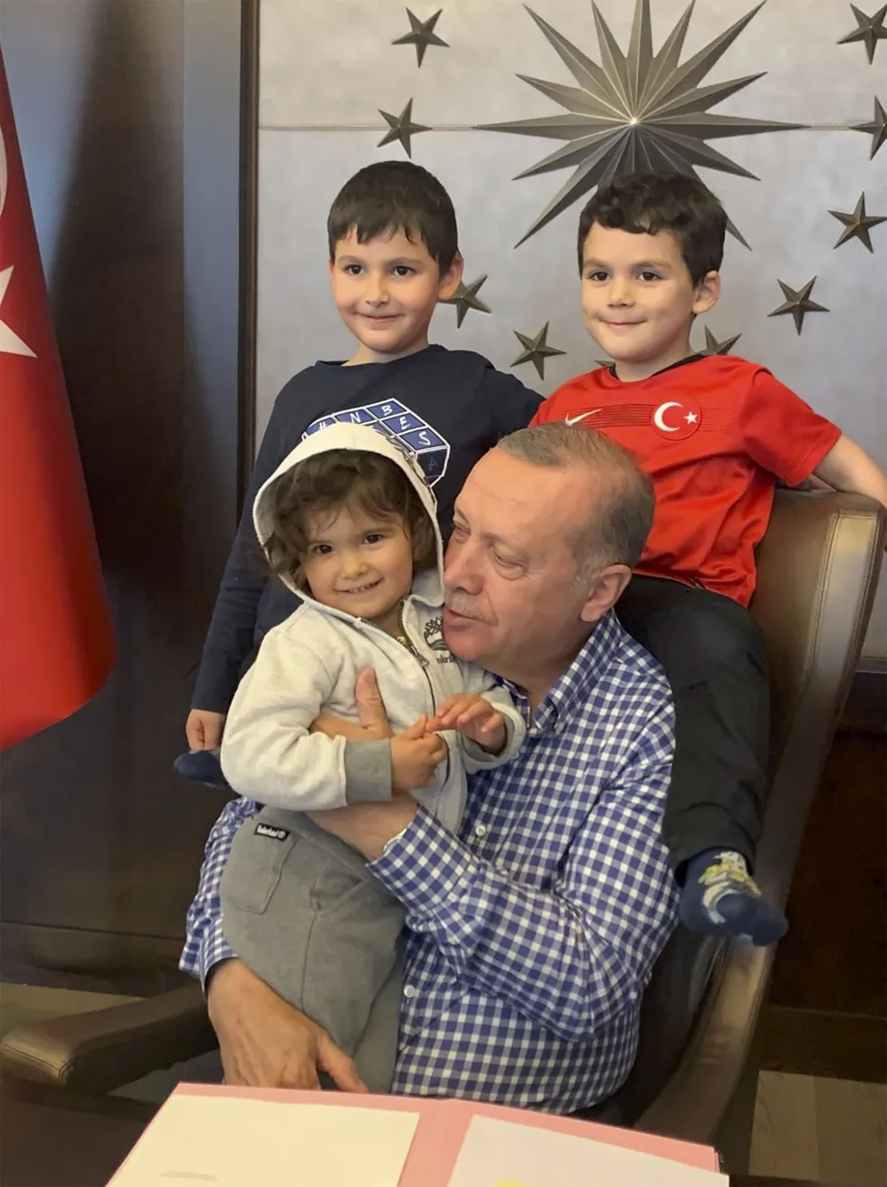 baskan-erdogandan-bayram-mesaji-yeni-donemin-parlayan-yildizi-turkiye-1779787876946.jpg Başkan Erdoğan'dan bayram mesajı: Yeni dönemin parlayan yıldızı Türkiye - 1