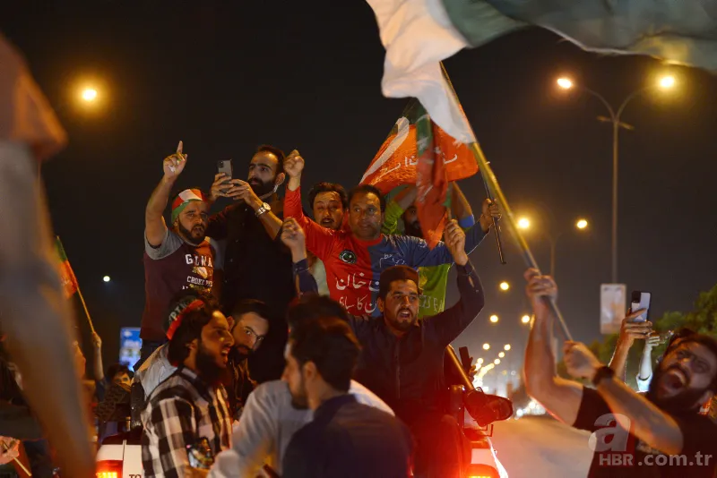 Imran Khan'ın destekçileri Pakistan'da sokağa döküldü! Muhalefete "ABD'nin hainleri" tepkisi 7