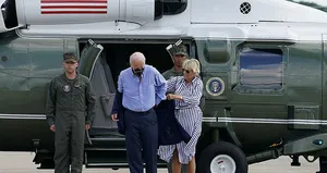 Joe Biden’ın ceketle imtihanı olay oldu!