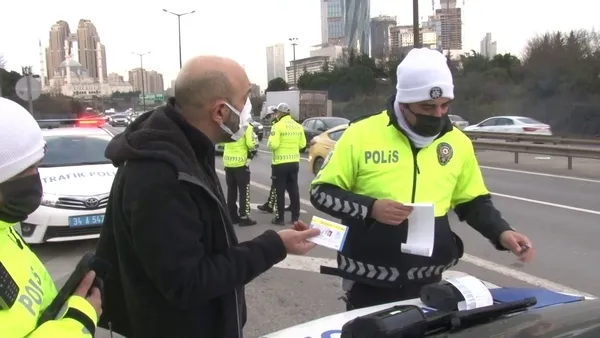 polisi-gorunce-kacmak-icin-elinden-geleni-yapti-cezadan-kurtulamadi-1643712663244.jpg Polisi görünce kaçmak için elinden geleni yaptı! Cezadan kurtulamadı - 3