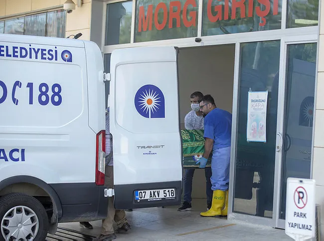 Antalya’da ağabeyinin öldürdüğü Seyit Taha’nın cenazesi aileye teslim edildi - 5