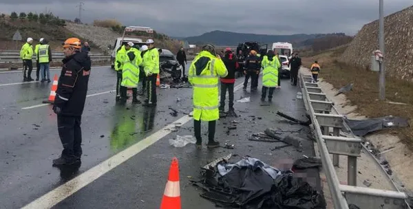 1675591897926.jpg Bursa'da zincirleme trafik kazası! Ölü ve yaralılar var - 3