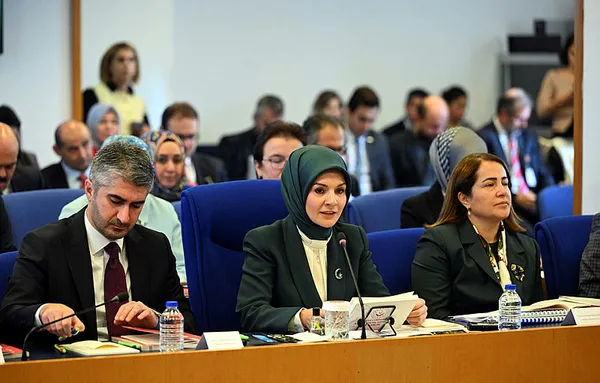 aile-ve-sosyal-hizmetler-bakani-mahinur-ozdemir-goktastan-yeni-atama-mujdesi-1700654892680.jpg Aile ve Sosyal Hizmetler Bakanı Mahinur Özdemir Göktaş'tan yeni atama müjdesi - 6