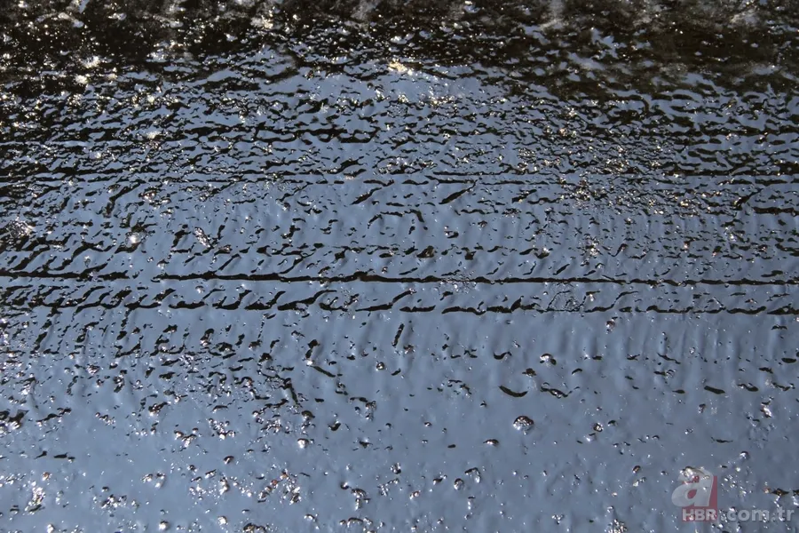 Fethiye'de asfalt eriten sıcaklar hayatı durdurdu 17