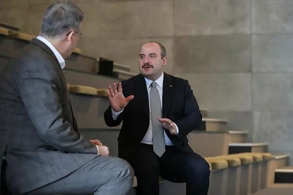 Bakanı Mustafa Varank şehit ağabeyi ve 15 Temmuz gecesi yaşananları anlattı!