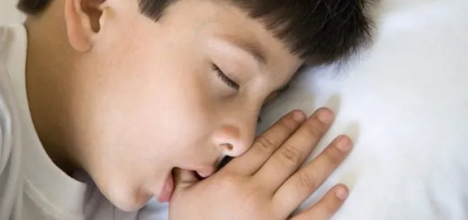 Parmak emme alışkanlığına dikkat; çeneyi bozuyor!