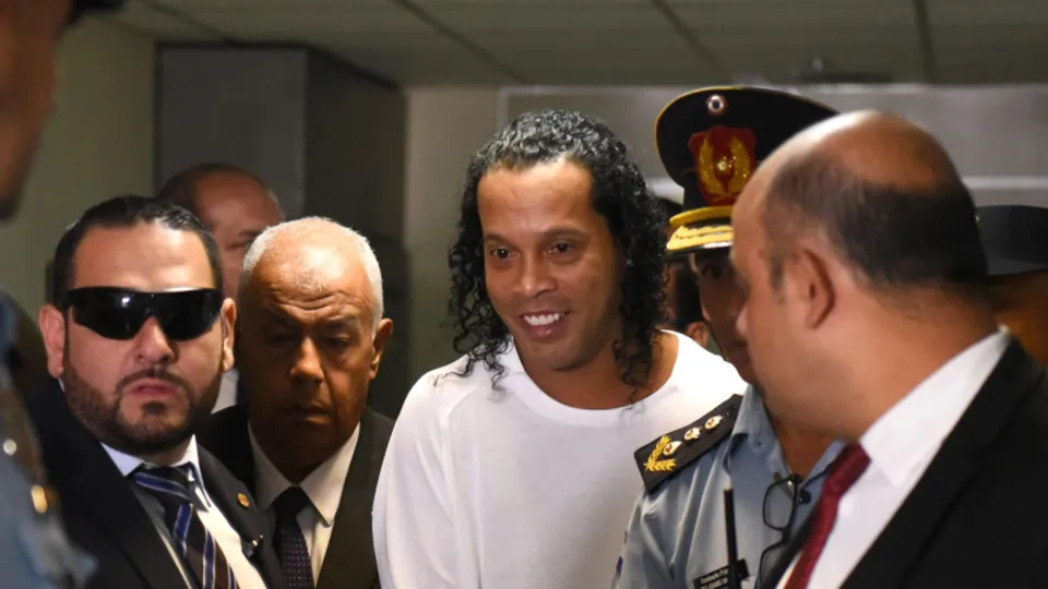 Ronaldinho tutuklandı!