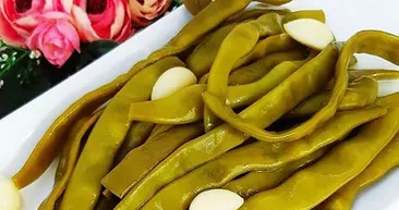 Sofraların olmazsa olmazı! Kanser riskini 4 kat artıyor! Turşu yararları ve zararları