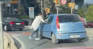 Çocuğunun yanında dakikalarca darbedildi