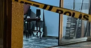 Kendi binalarındaki dükkanı kurşunladılar