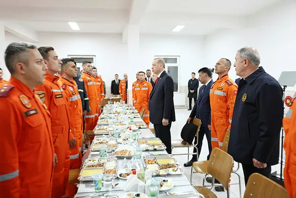 Askerlerle iftar programında Başkan Erdoğan’dan kritik açıklamalar: Savunmada çeşitli projelerle milletimizin huzuruna çıkacağız