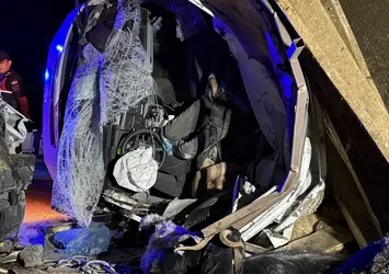 Diyarbakır’da feci kaza! İki kamyon çarpıştı! 2 ölü 1 yaralı