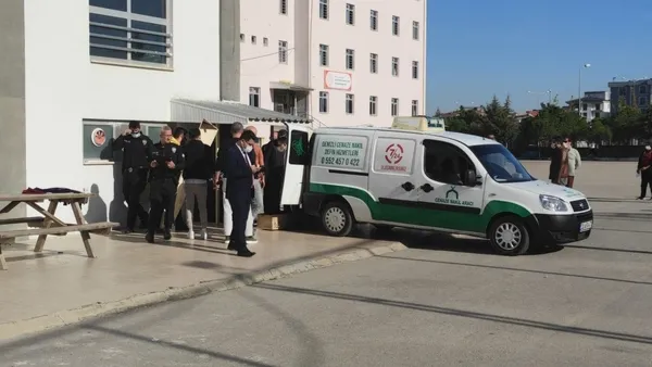 lisede-beden-ogretmeninin-cesedi-bulundu-okul-bosaltildi-1636462661109.jpg Lisede beden öğretmeninin cesedi bulundu! Okul boşaltıldı - 4