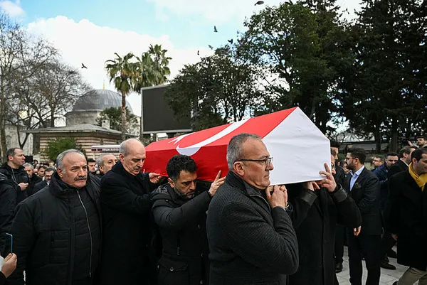 turk-dusunce-hayatinin-bilge-ismi-alev-alatliya-veda-baskan-erdogan-ablalarin-ablasini-ugurluyoruz-1706963688746.jpg Türk düşünce hayatının bilge ismi Alev Alatlı'ya veda: Başkan Erdoğan: Ablaların ablasını uğurluyoruz - 3