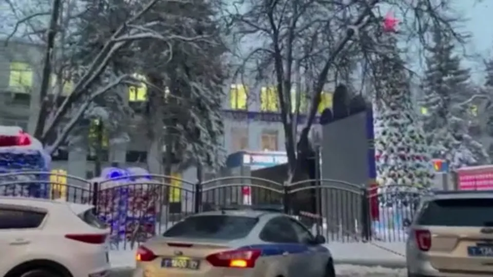 Rusya'da eski asker dehşet saçtı! Devlet kurumunda silahını peş peşe ateşledi | Ölü ve yaralılar var