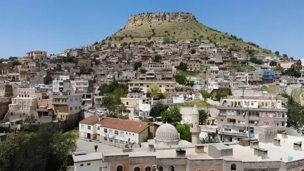 turistler-hafta-sonu-mardine-akin-etti-1628945201064.jpg Turistler hafta sonu Mardin’e akın etti - 2