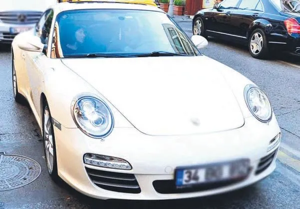 Ünlü çifte Porsche şoku! - 1