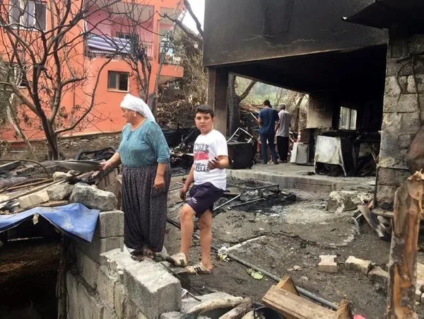 1605413585659.jpg Son dakika: PKK'nın yaktığı evine 15 günde kavuştu! - 3