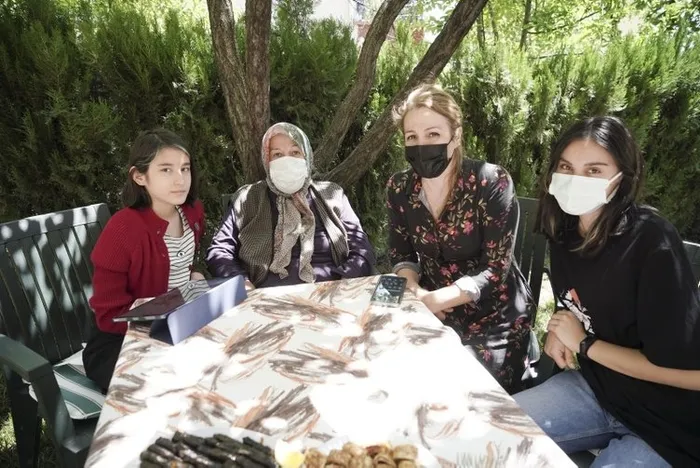 Başkan Erdoğan Simay Özen ile buluştu! 23 Nisan’da çizdiği AK Parti logosuyla beğeni toplamıştı