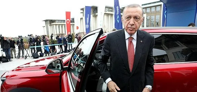 Başkan Erdoğan Togg’un direksiyonunda! O anların görüntüleri paylaşıldı! Emine Erdoğan ile Başkan Erdoğan arasında gülümseten diyalog