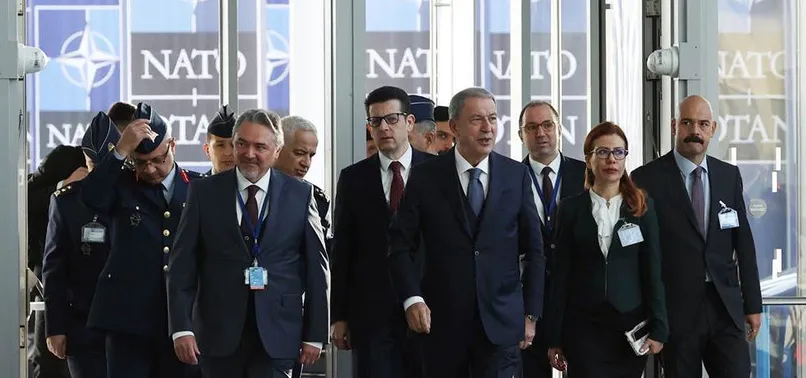 Milli Savunma Bakanı Hulusi Akar NATO Karargahı'nda