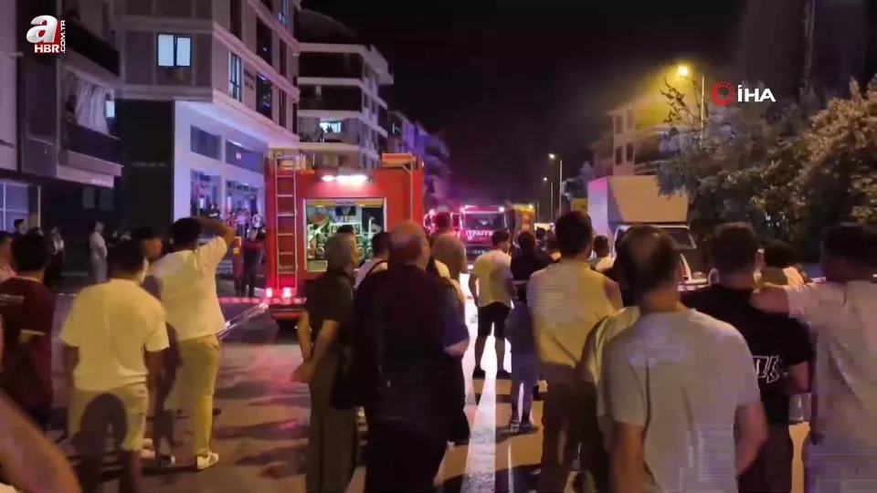 Ağaçta çıkan yangın binaya sıçradı