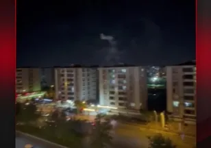 HAVAİ FİŞEK EVİN İÇİNE PATLADI