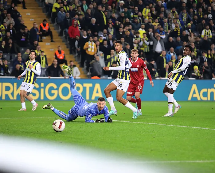 Fenerbahçe’de derbi öncesi alarm! 7 oyuncu birden sınırda! Kritik Sivasspor deplasmanı...